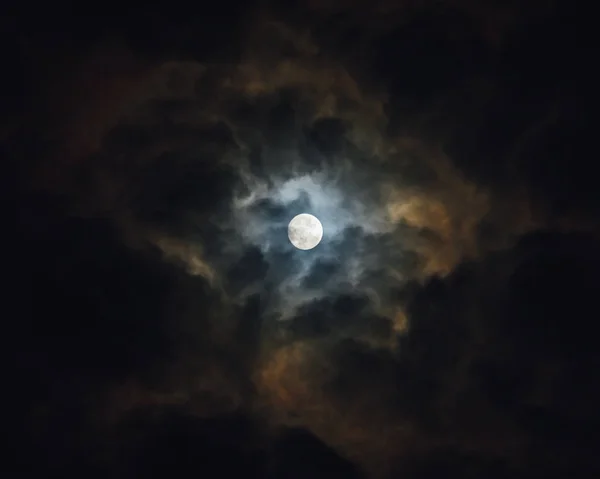 Луна Ночью Облаками — стоковое фото