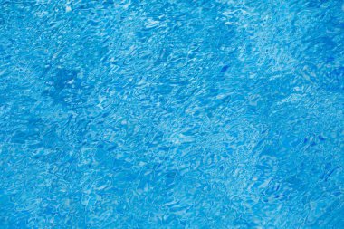 doku yüzme havuzunda su ripples