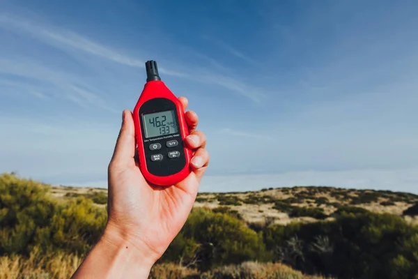 Портативный Термометр Измерения Температуры Влажности Воздуха Открытом Воздухе — стоковое фото