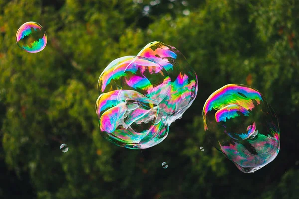 Мыльные Пузыри Абстрактной Формы Зеленый Фон — стоковое фото