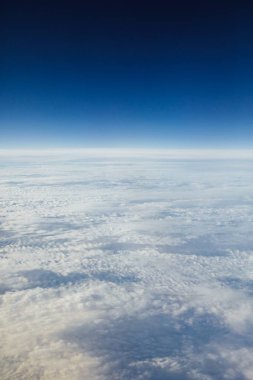 bulutlar, mavi arka plan atmosfer yukarıda yüksek gökyüzü