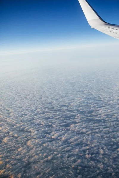 Airplane Wing Clouds Blue Sky Background — Stock Photo, Image