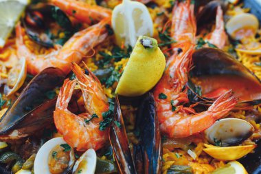 İspanyol deniz ürünleri paella, closeup görünümü