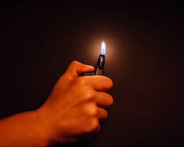 Cigarettändare Antända Hand — Stockfoto