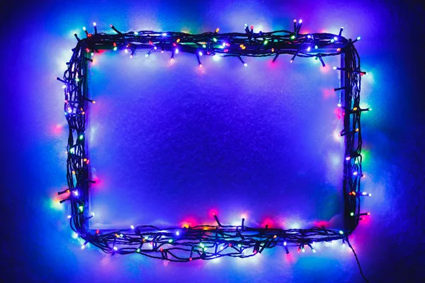 Marco Luces Navidad Sobre Fondo Nieve Color Azul Púrpura — Foto de Stock