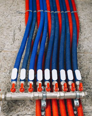 manifoldu kazan dairesi borularda toplayıcıyı