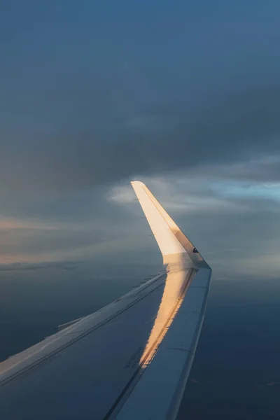 Winglet Üzerinde Güneş Işığı Ile Uçağın Kanat — Stok fotoğraf