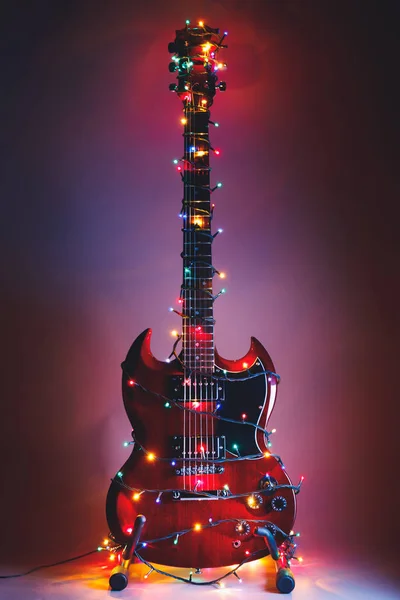 Guitarra Elétrica Com Luzes Grinalda Natal — Fotografia de Stock