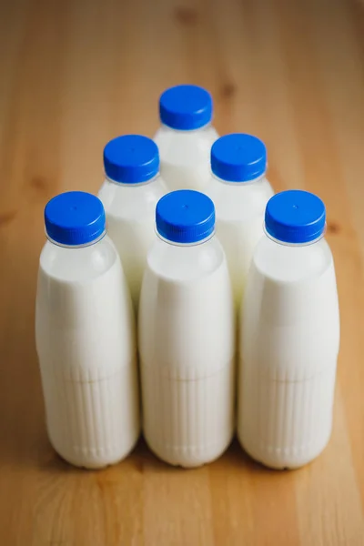 Melkflessen Houten Tafel — Stockfoto