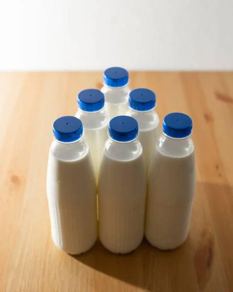 Melkflessen Houten Tafel — Stockfoto