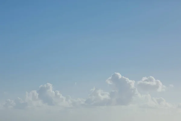 Clouds on blue sky at sunny day, minimalism nature background — Stock Photo, Image