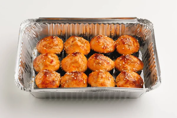 Baked sushi rolls in a foil box container — Stock Photo, Image