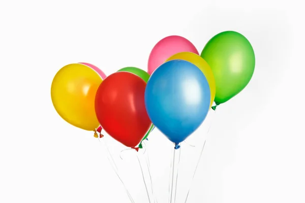 Manojo de globos aerostáticos multicolor sobre fondo blanco —  Fotos de Stock