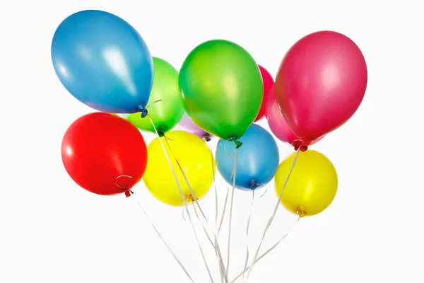 Wielokolorowe balony powietrza pęczek na białym tle — Zdjęcie stockowe
