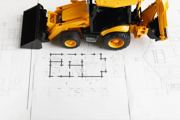 Traktor leksak på bostäder konstruktion blåkopia — Stockfoto
