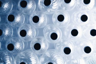 soyut şeffaf plastik şişeler, yakın çekim görünümü