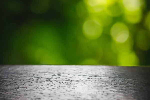 Base di legno e verde natura bokeh sfondo — Foto Stock