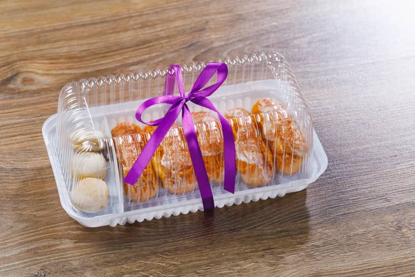 Pastelería eclairs en blister box —  Fotos de Stock