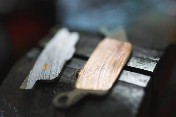 Bad brake pads on vice tool — Stock Photo, Image