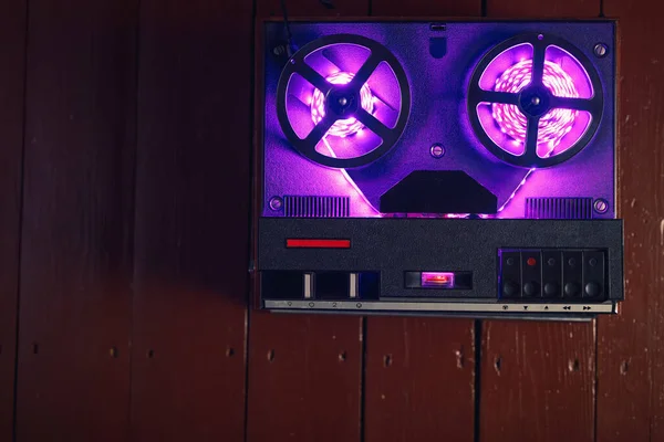 Magnetofon Szpulowy Fioletową Diodą Led Miernik Tytułem Recording — Zdjęcie stockowe