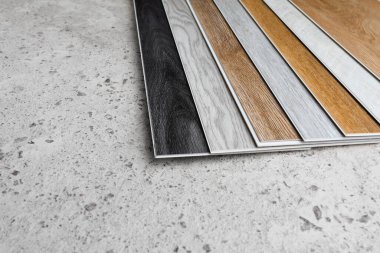 Beton zemindeki döşeme varyasyonlarını kapla
