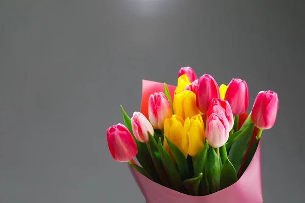 Tulp Bloemen Boeket Grijze Achtergrond — Stockfoto