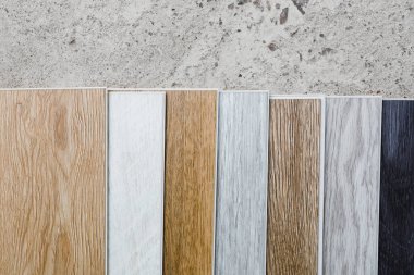 Beton zemindeki döşeme varyasyonlarını kapla