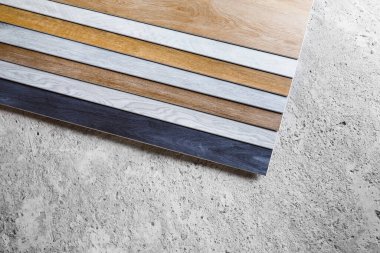 Beton zemindeki döşeme varyasyonlarını kapla