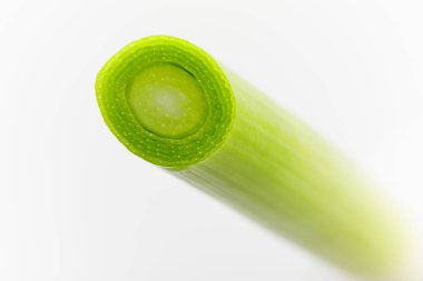 Taze sarımsak, yeşil saplı, makro manzaralı.