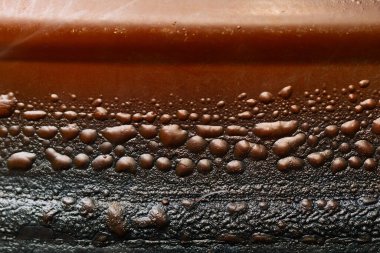 Metal yüzey arka planında yanık kabarcık boyası