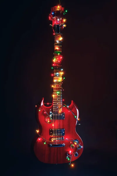 Guitarra Abstracta Con Luces Navideñas Festivas —  Fotos de Stock
