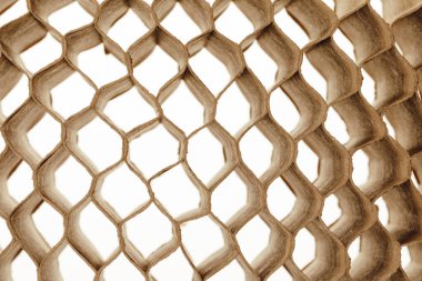 Kaburgaları sertleştiren kartondan bal peteği hücreleri