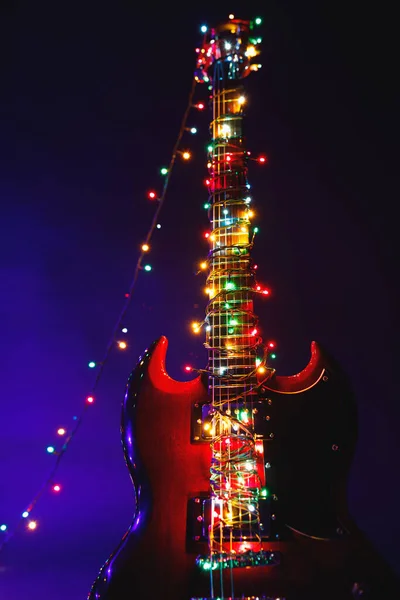 Guitarra Abstracta Con Luces Navideñas Festivas —  Fotos de Stock