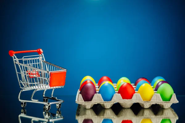 Easter Festive Multicolor Eggs Carton Shopping Cart Blue Background Copy — Stock Photo, Image