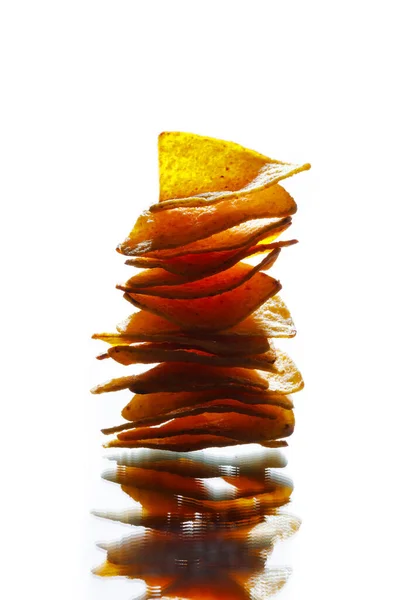 Mexikanische Nachos Tortilla Chips Stapeln Isoliert Auf Weiß — Stockfoto