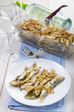 Marine İspanyolca sardalya balık korumak için bir yol stil