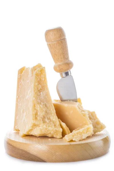 Alter Parmesan Oder Parmigiano Reggiano Isoliert Auf Weißem Hintergrund — Stockfoto