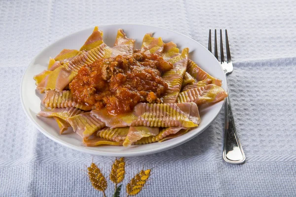 Garganelli Form Pasta Med Autentiska Köttfärssås Gjord Köttfärs Tomat Och — Stockfoto