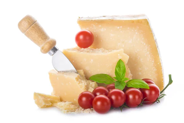 Parmigiano Reggiano Con Pomodorini Foglie Basilico Isolate Fondo Bianco — Foto Stock