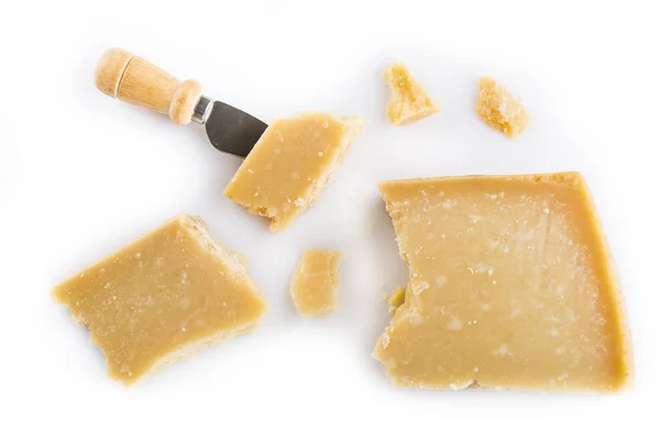 Queso Parmesano Envejecido Parmigiano Reggiano Aislado Sobre Fondo Blanco — Foto de Stock