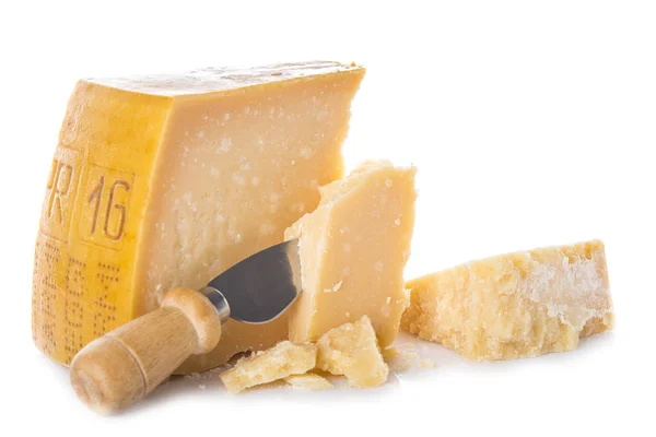 Věku Parmezán Sýr Nebo Sýr Parmigiano Reggiano Izolovaných Bílém Pozadí — Stock fotografie