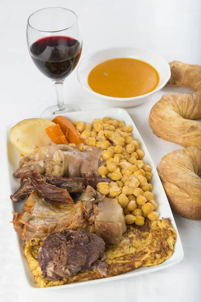Spanish cocido is a stew with assortment of meat from different animals and chikpeas — Stock Image Spanish Cocido Stew Assortment Meat Different Animals Chikpeas Royalty Free Stock Photos