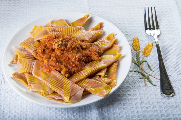 Teigwaren Garganelli Form Mit Authentischer Bolognese Sauce Aus Hackfleisch Tomaten — Stockfoto