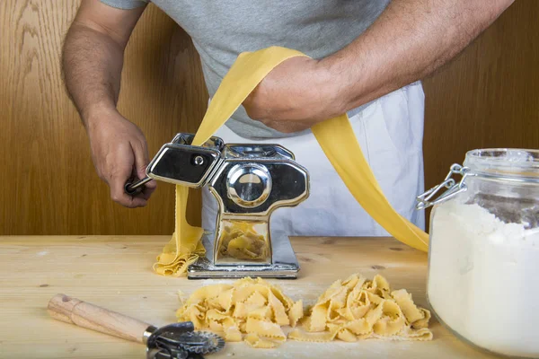 Making Fresh Egg Pasta Home Natural Ingredients Basic Machine — Stock Photo, Image