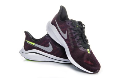 Nike air zoom vomero 14 koşu ayakkabıları beyaz arka plan üzerinde izole