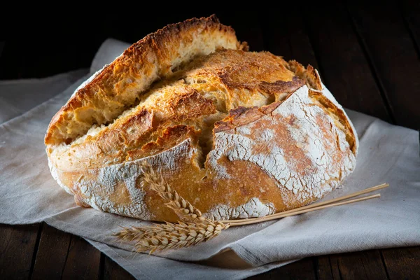 Sourdoug Pane Fatto Casa Sulla Tavola Della Panetteria — Foto Stock