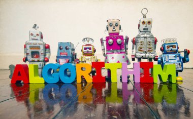ahşap harf ve retro oyuncak robotlar yansıması ile eski bir ahşap zemin üzerinde kelime Algorithim