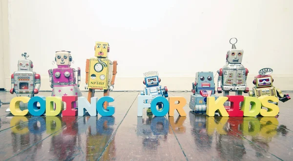 Parole Coding Kids Con Rtro Robot Giocattoli Pavimento Legno Con — Foto Stock