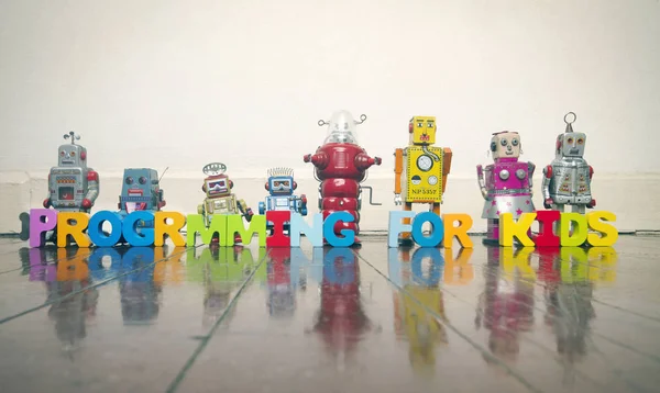 Programmazione Bambini Con Lettere Legno Robot Retrò Pavimento Legno Con — Foto Stock