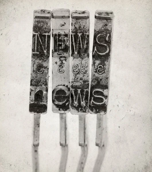 Слово News Ith Старая Пишущая Машинка Молотком Макрос Изображение Старой — стоковое фото